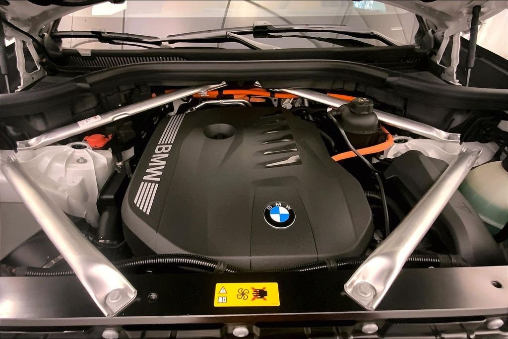 Used 2026 Mineral White Metallic BMW  image 8