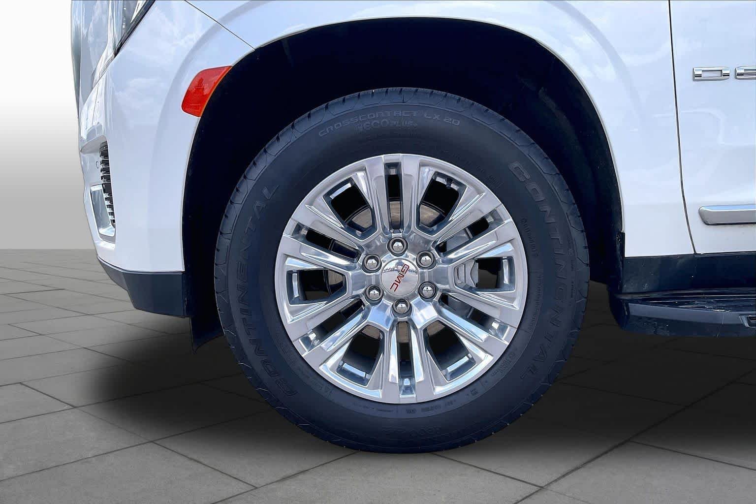Used 2024 White Frost Tricoat GMC Denali image 10