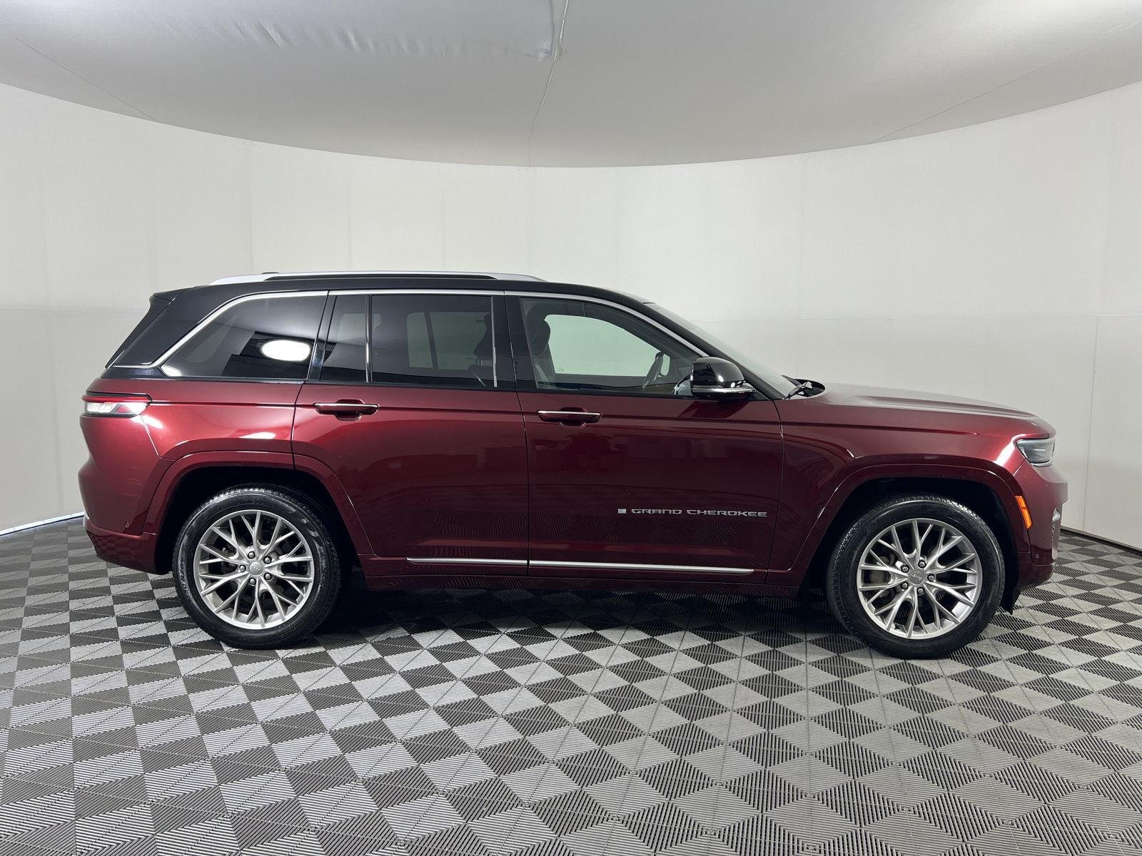 Used 2023 Velvet Red Pearlcoat Jeep Summit image 27