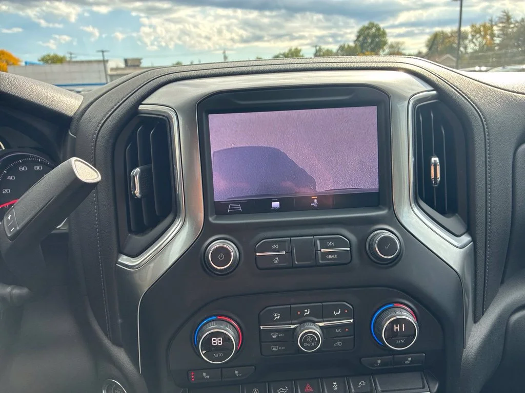 Used 2019 BLACK Chevrolet RST image 24