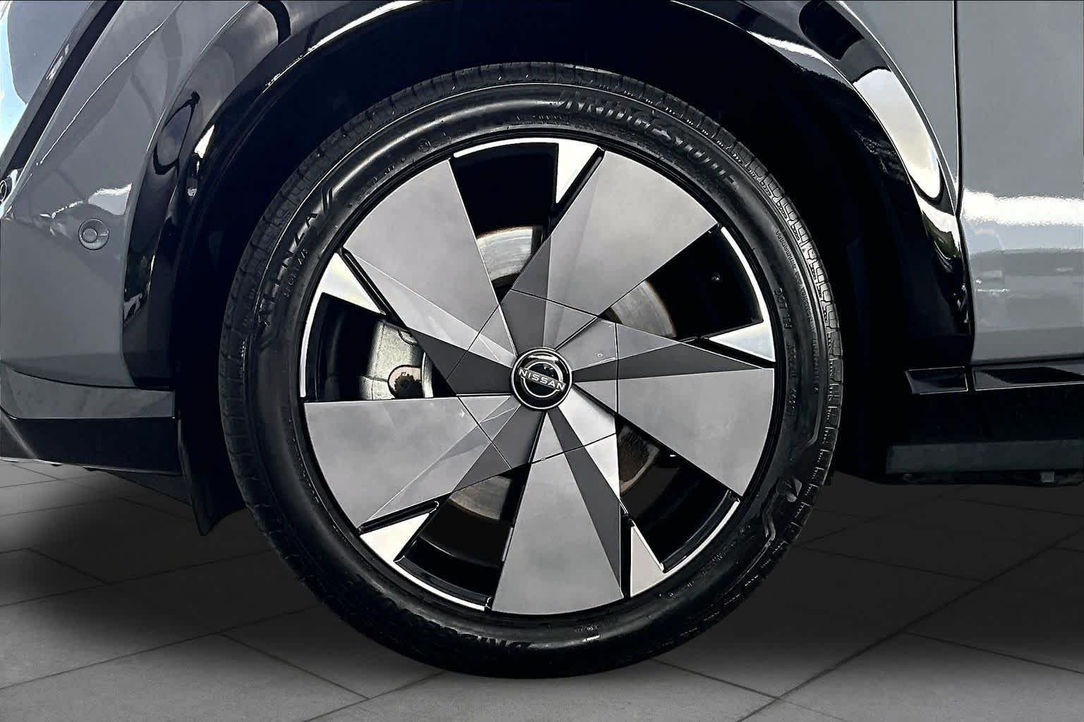 Used 2024 Boulder Gray Pearl Nissan PLATINUM+ image 10
