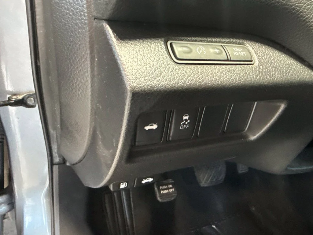 Used 2018 Gray Nissan 2.5 SV image 22