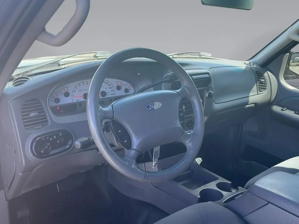 Used 2005 Black Ford Adrenalin image 15