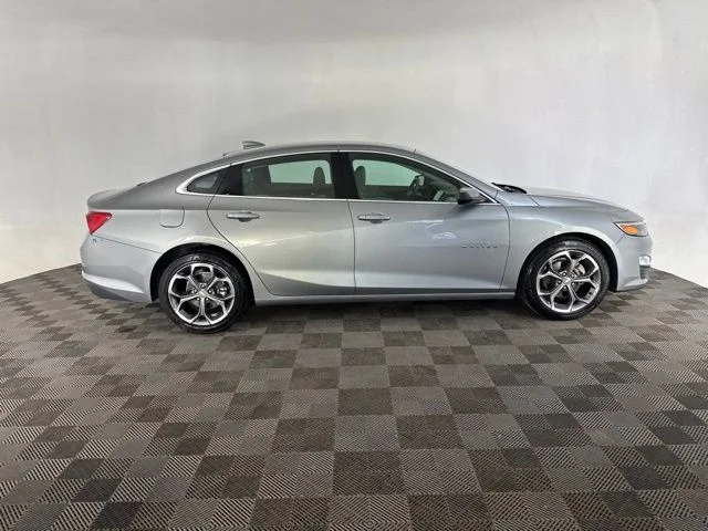Used 2023 Gray Chevrolet LT image 4
