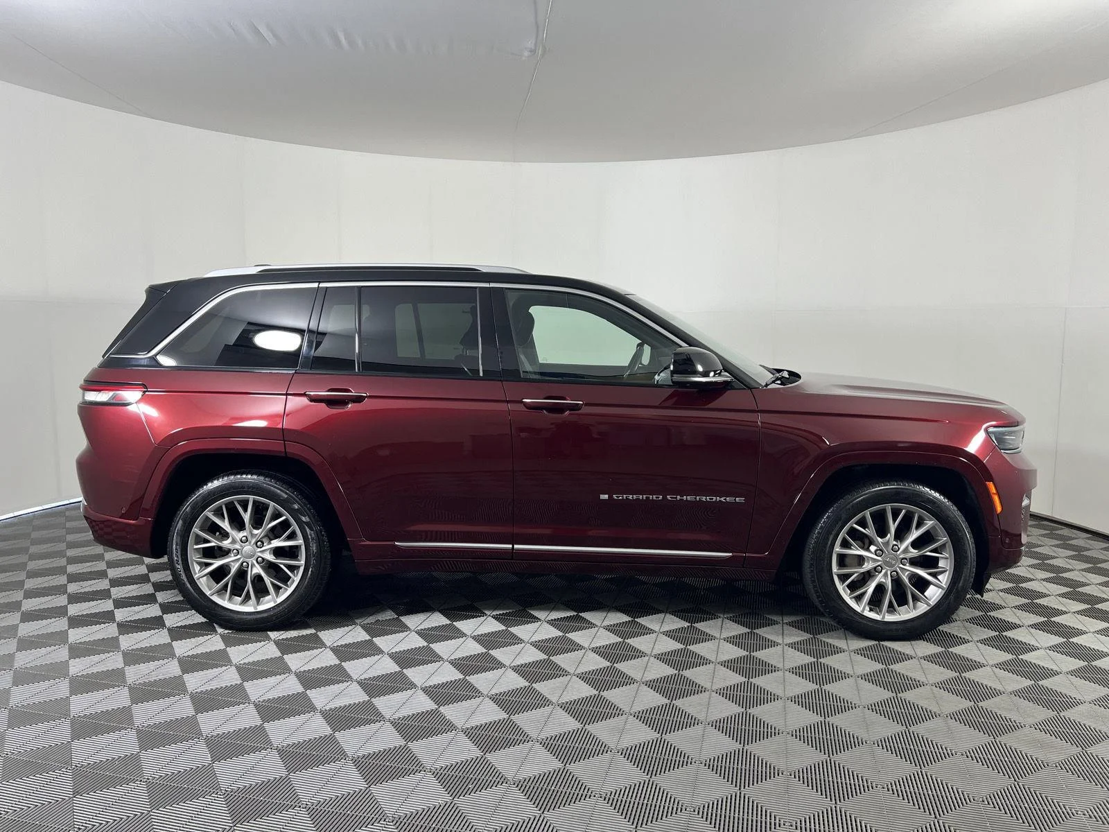 Used 2023 Rd Jeep Summit image 27