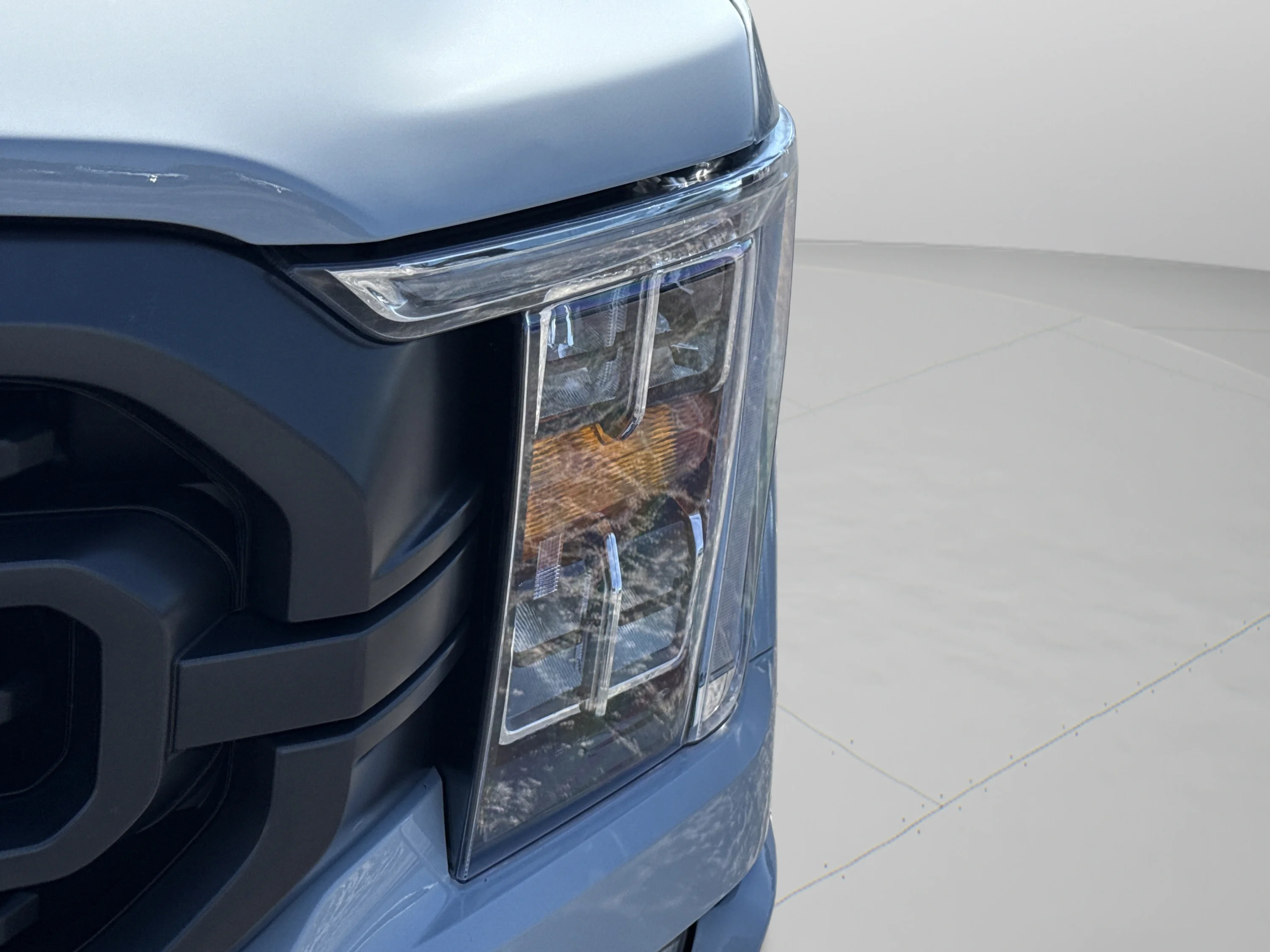 Used 2023 Avalanche Gray Ford XLT image 47