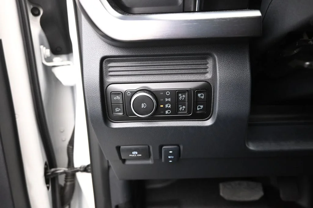 New 2026 Star White Metallic Tri-Coat Ford Lariat image 13