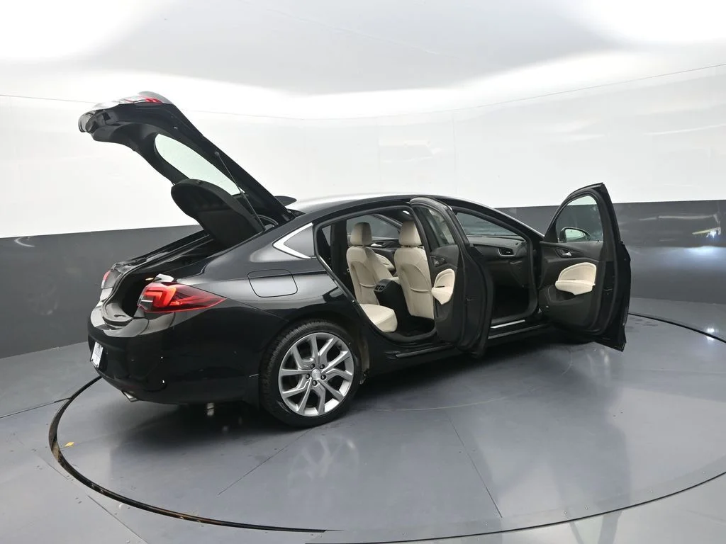 Used 2019 Black Buick Avenir image 37