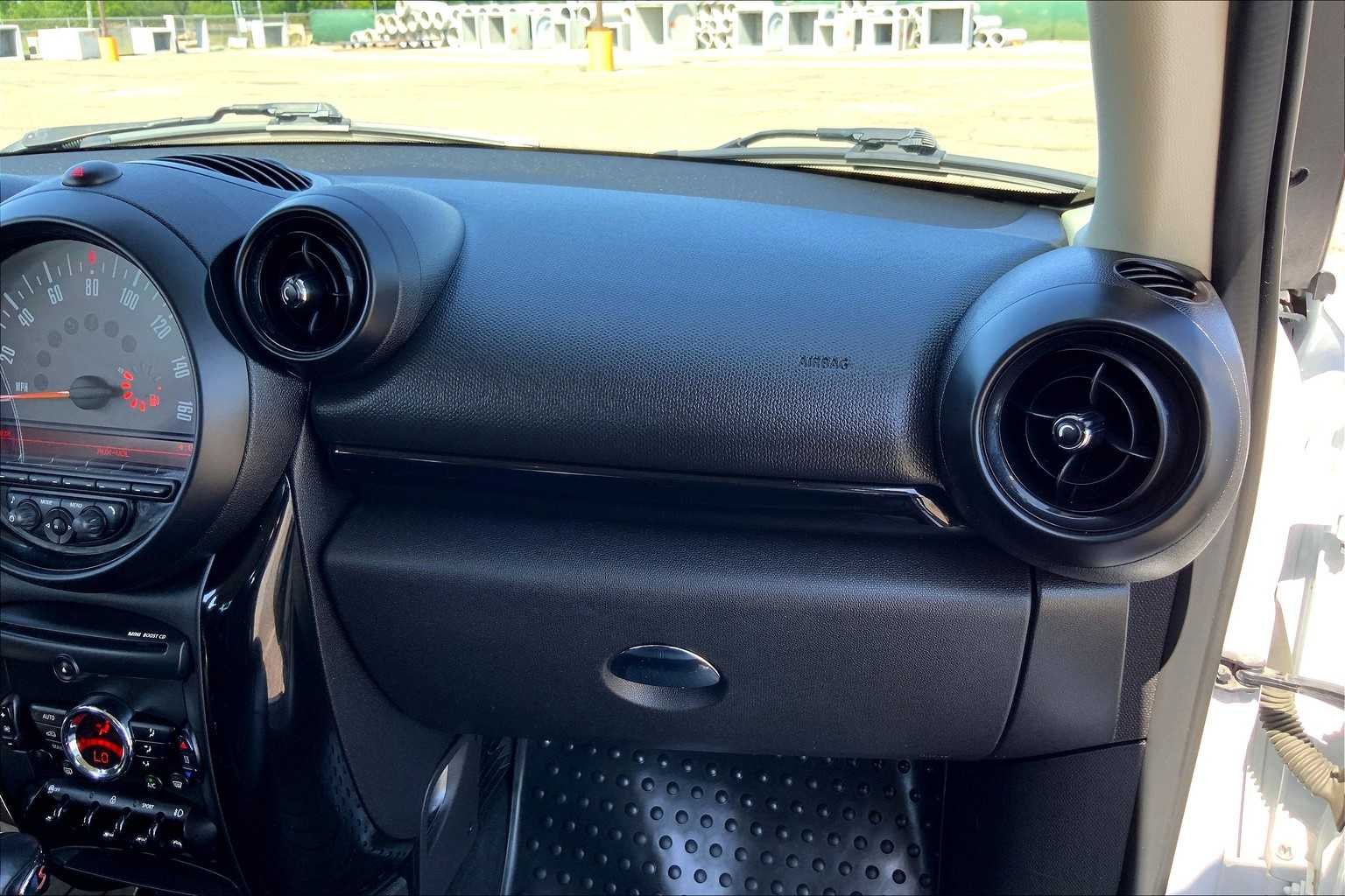 Used 2016 Light White MINI S image 18