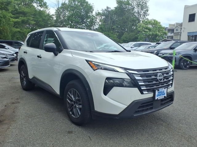 Used 2024 White Nissan S image 5