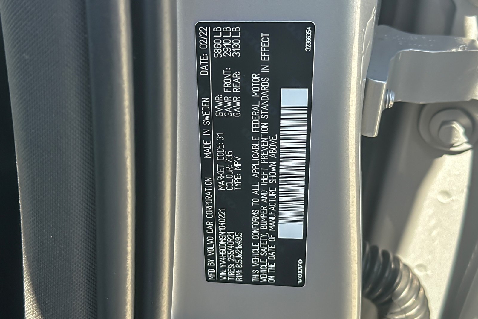 Used 2022 SILVER Volvo R-Design image 28
