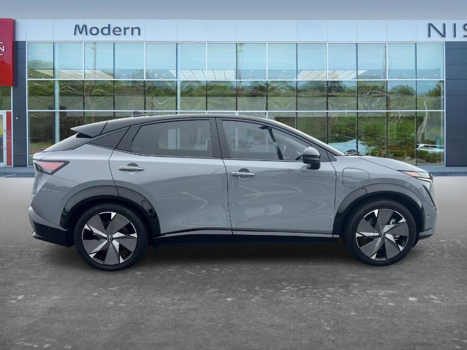 Used 2024 Boulder Gray Pearl/Black Diamond Pearl Nissan PLATINUM+ image 4