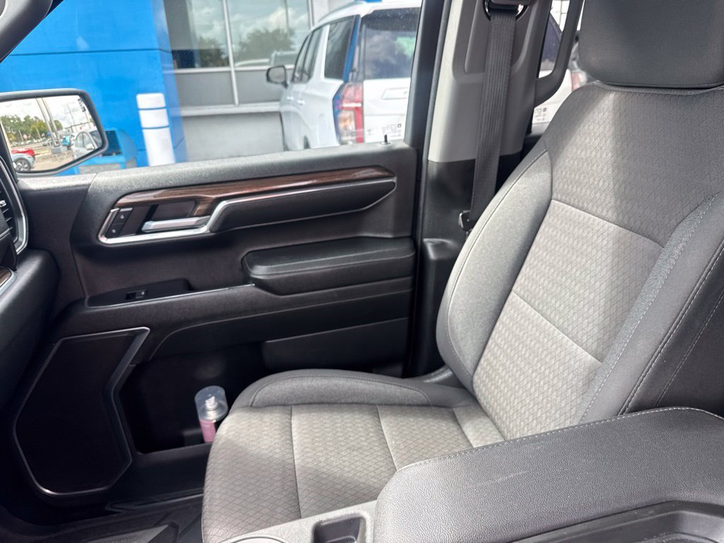 Used 2024 Summit White Chevrolet LT image 12