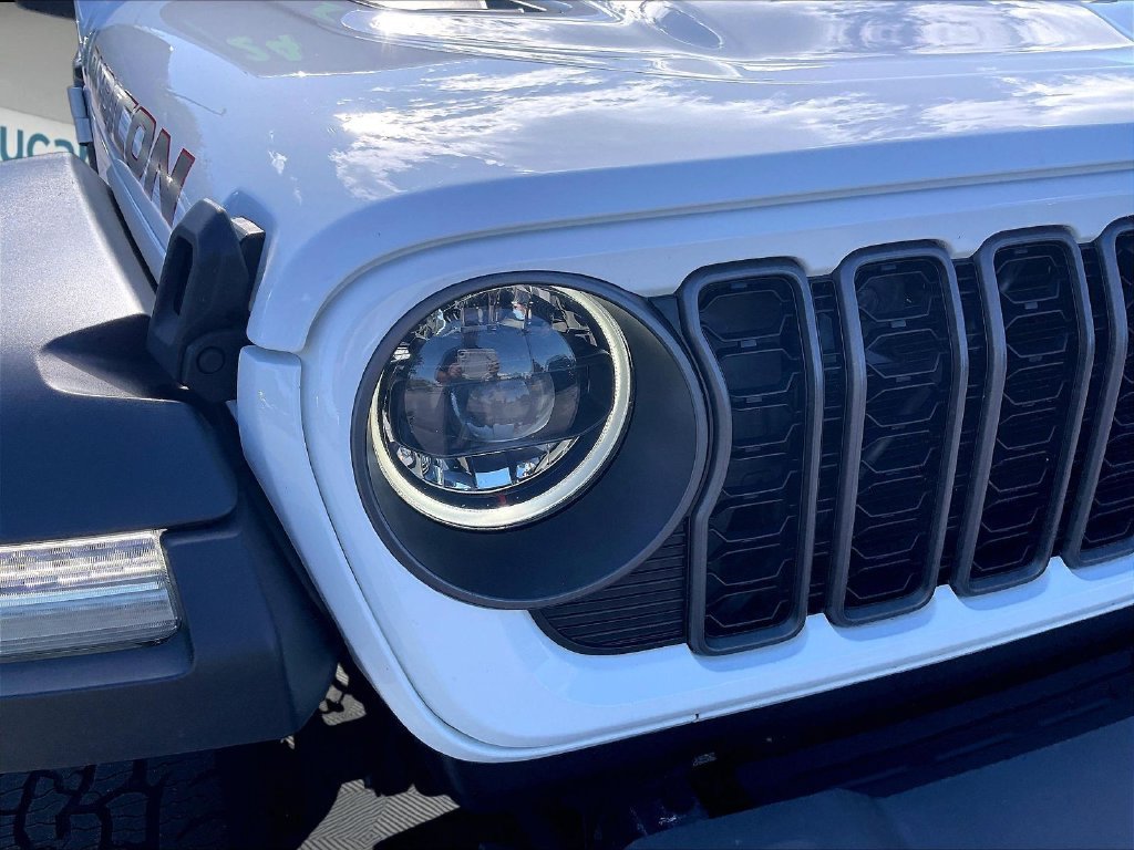 Used 2024 Bright White Clearcoat Jeep Rubicon image 29