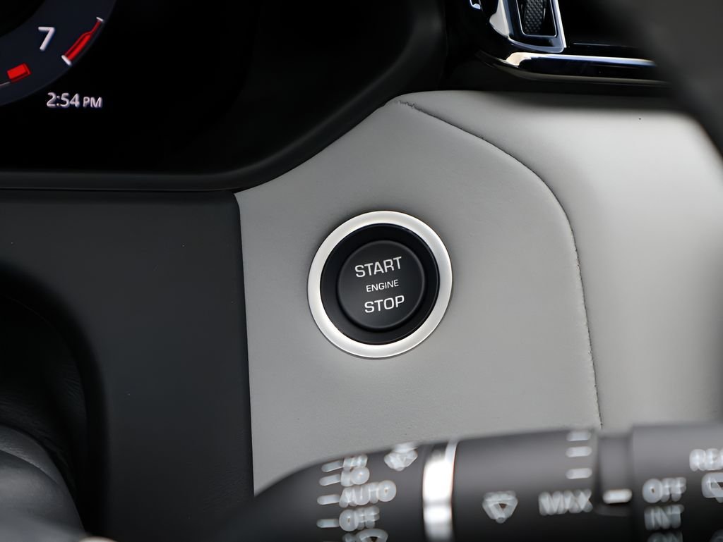 New 2026 Fuji White Land Rover  image 27