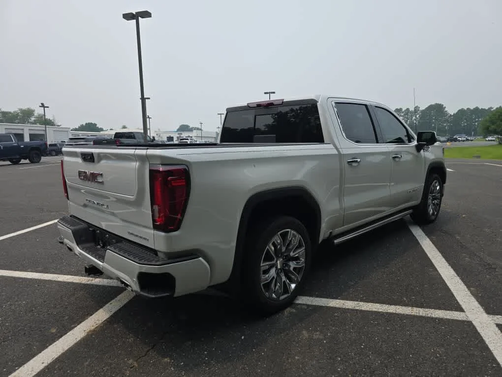 Used 2025 White Frost Tricoat GMC Denali image 5