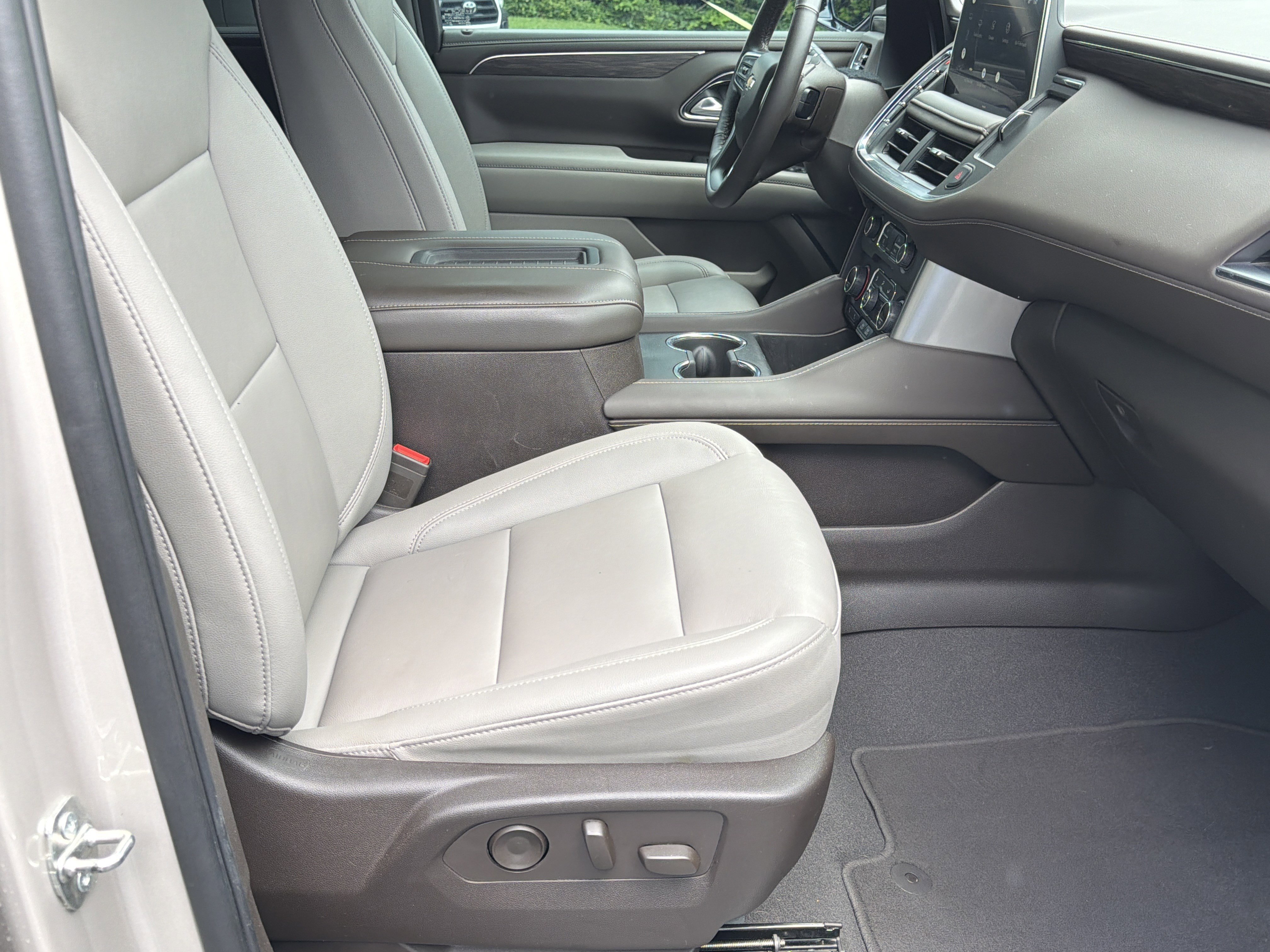 Used 2022 Empire Beige Metallic Chevrolet LT image 13