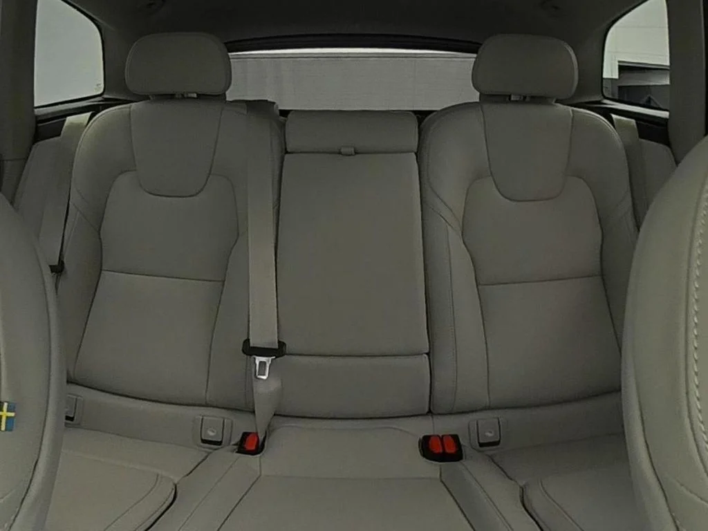New 2026 White Volvo T8 Ultra image 30
