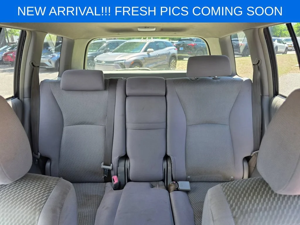 Used 2006  Toyota 4dr V6 (Natl) image 13