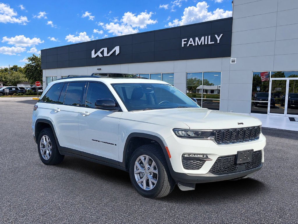 Used 2022 Bright White Clearcoat Jeep Limited image 1