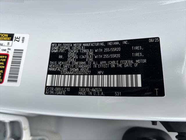 Certified Used 2025 WIND CHILL PEARL Toyota Limited image 37