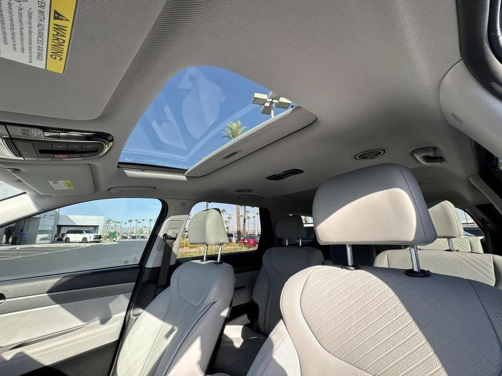 Used 2023 White Hyundai SEL image 19
