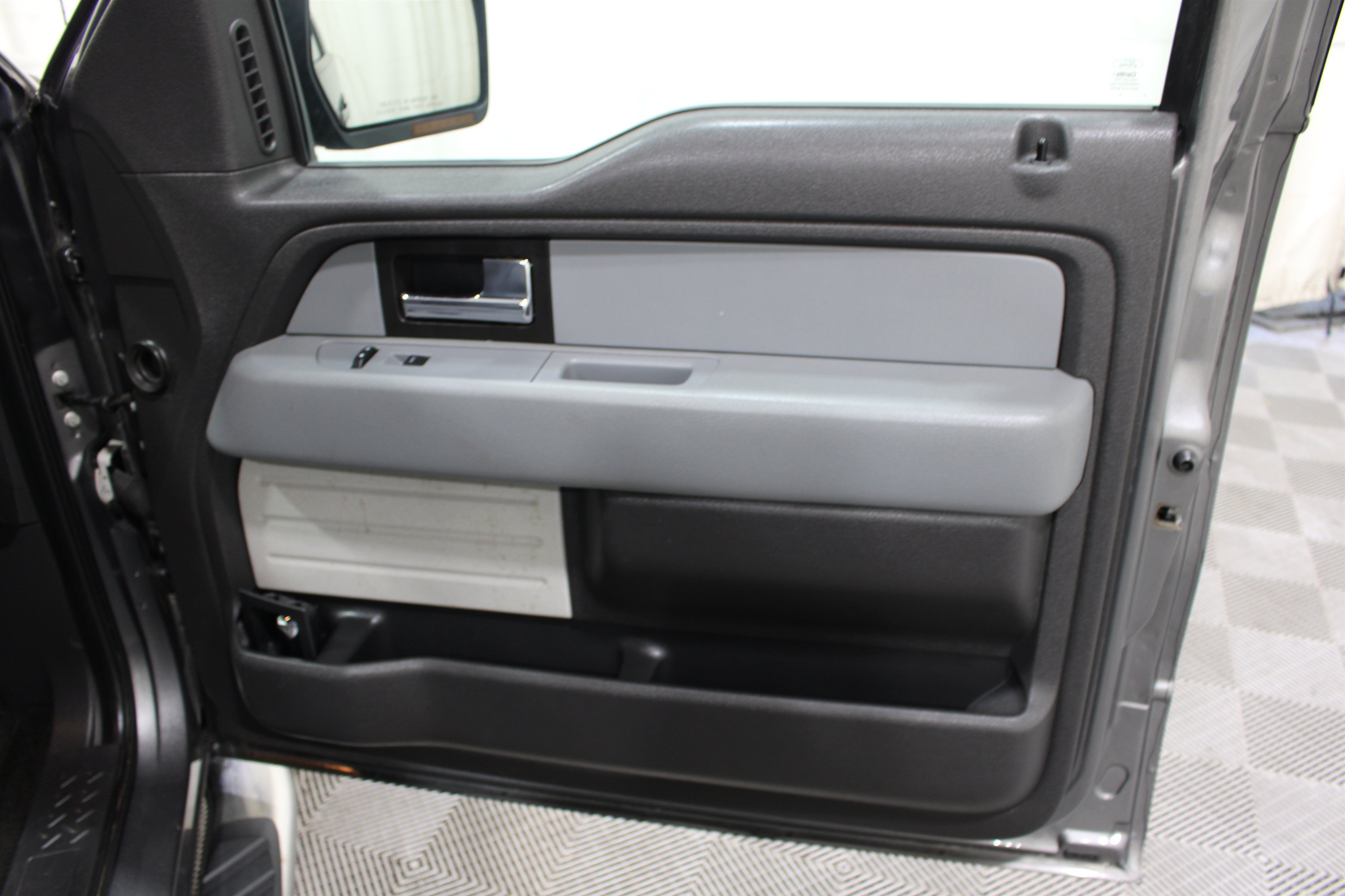 Used 2014 Sterling Gray Metallic Ford XLT image 20