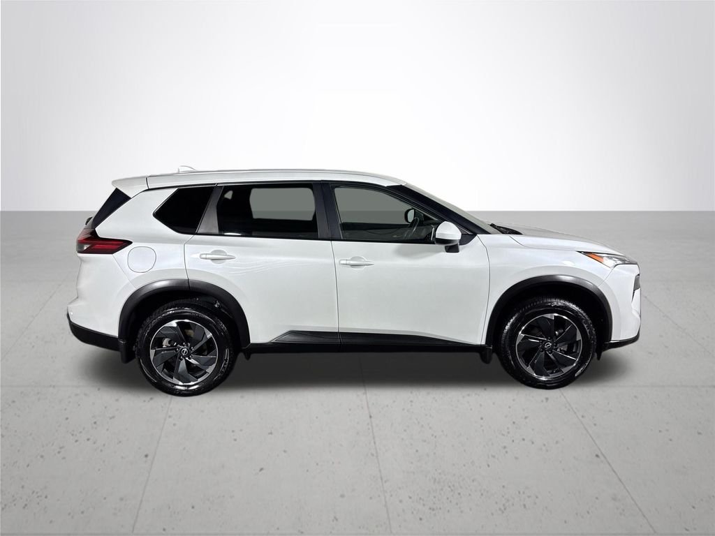 Used 2024 White Pearl Nissan SV image 5
