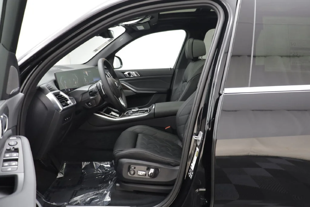 New 2026 BLACK SAPPHIRE BMW xDrive40i image 6