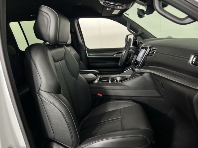 2023 Jeep Wagoneer L Series III - Photo 24
