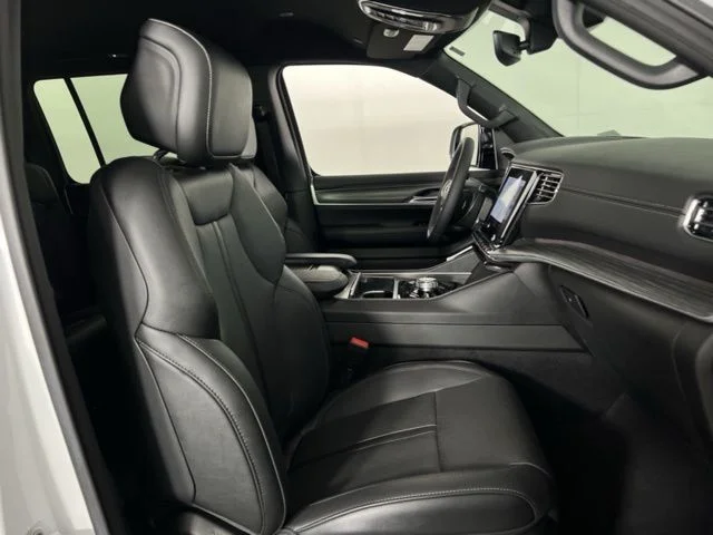 2023 Jeep Wagoneer L Series III - Photo 26