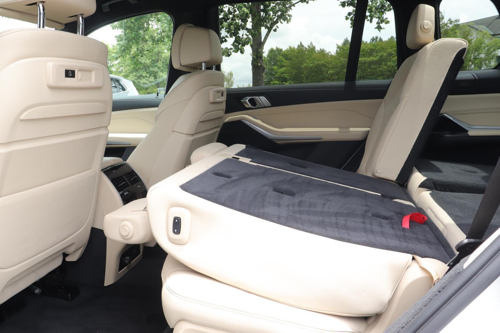 Used 2022 Alpine White BMW xDrive40i image 13