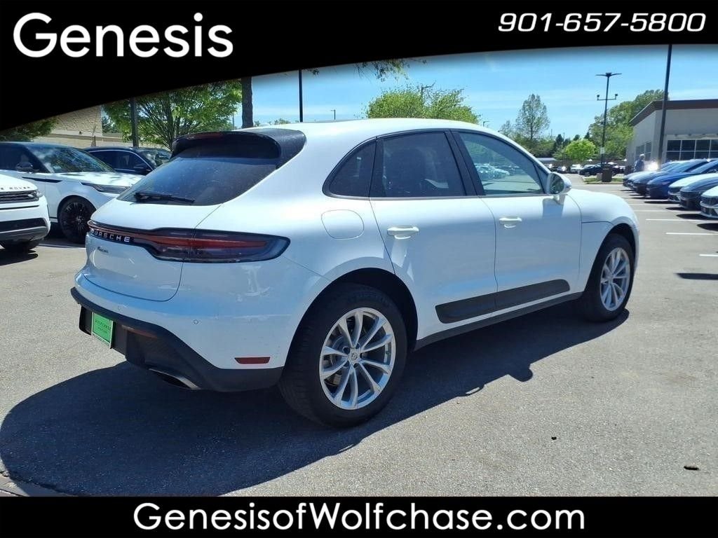 Used 2025  Porsche Base image 5