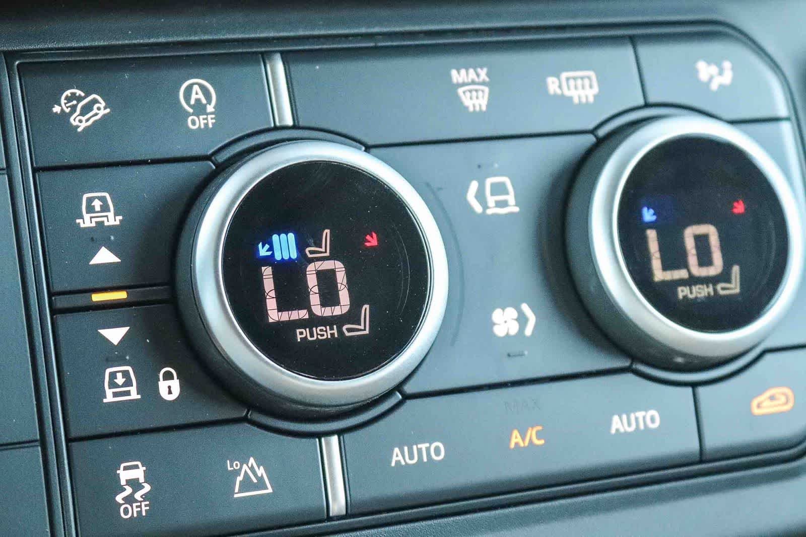 New 2026 Carpathian Grey Land Rover X-Dynamic SE image 23