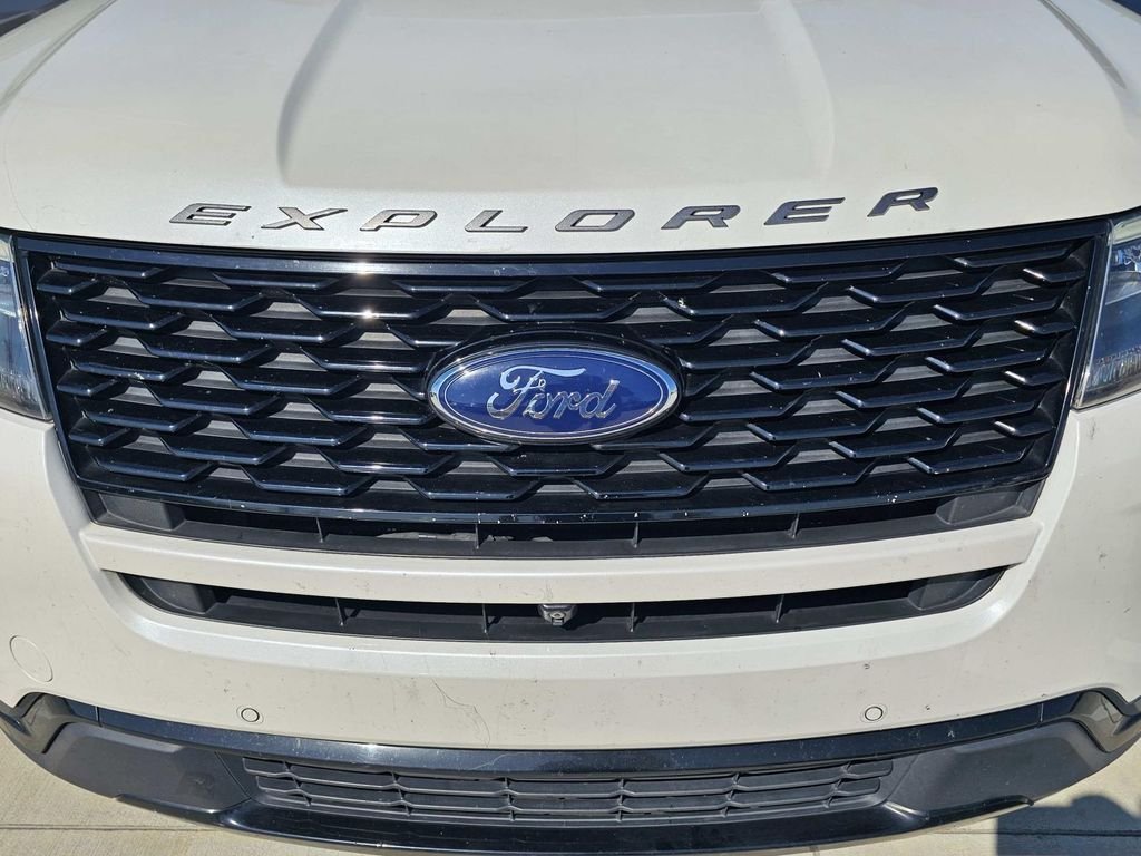 Used 2018 White Ford Sport image 5