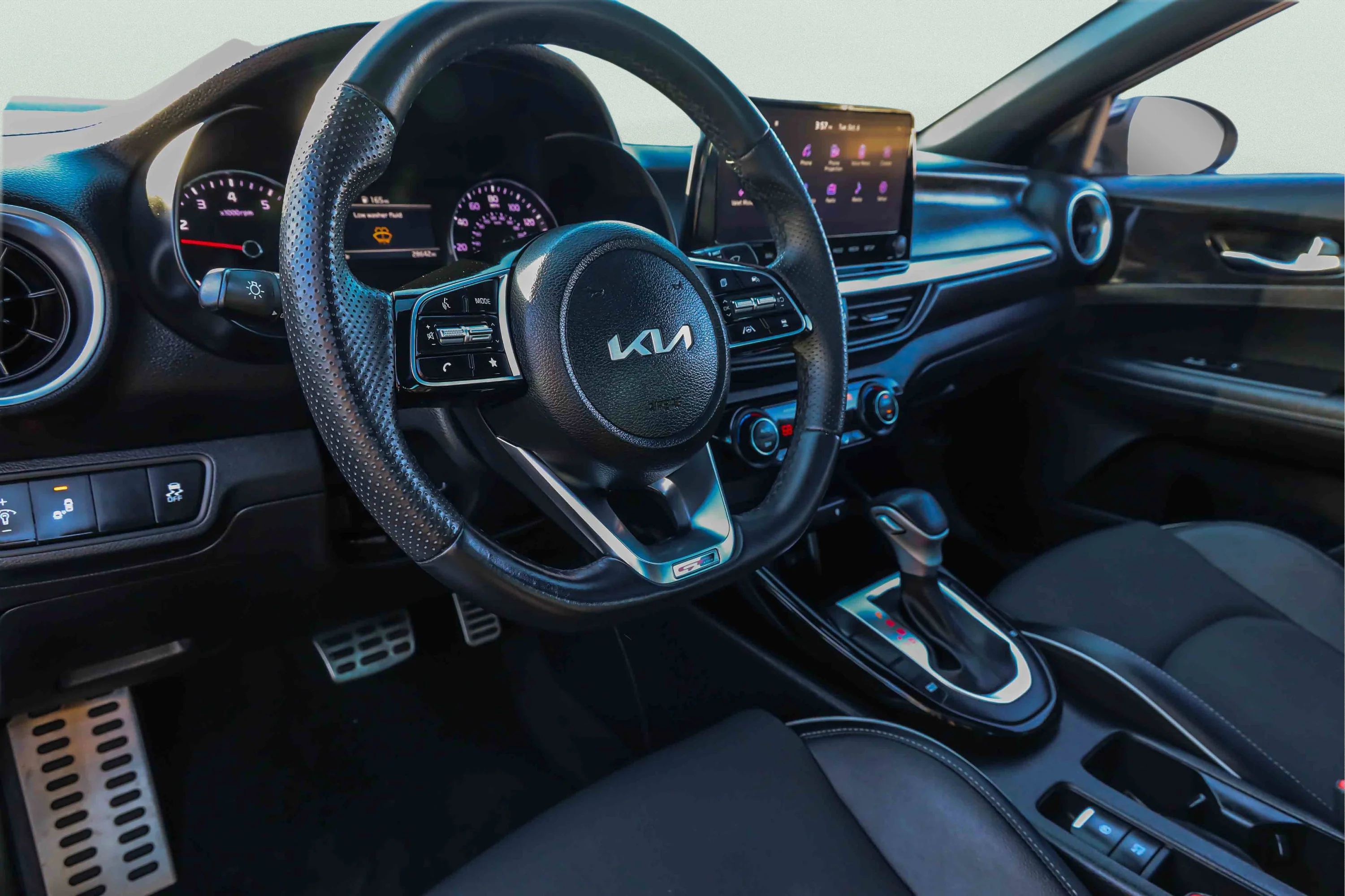 Certified Used 2023 Snow White Pearl Kia GT-Line image 7