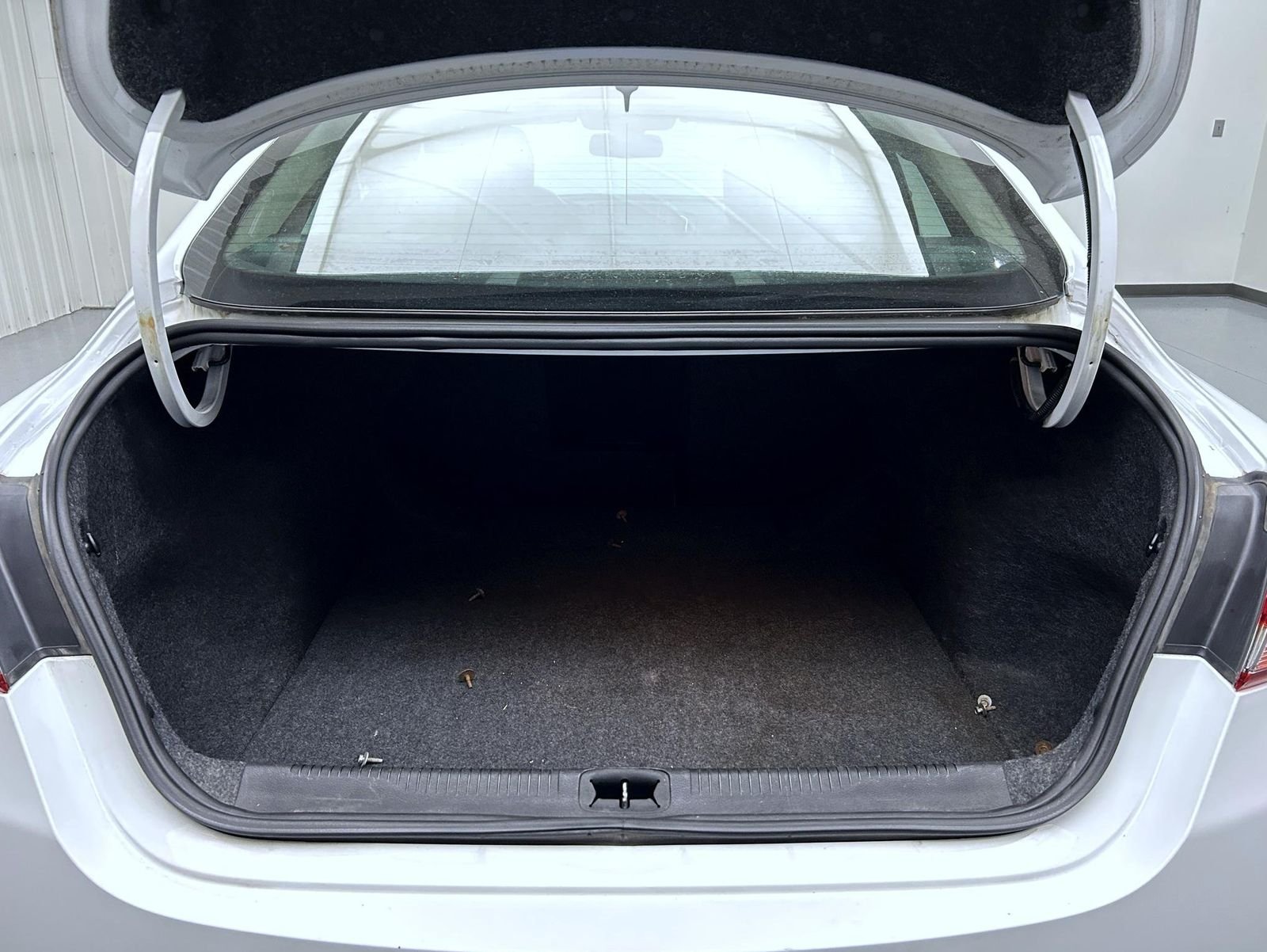 Used 2016 White Chrysler Limited image 21