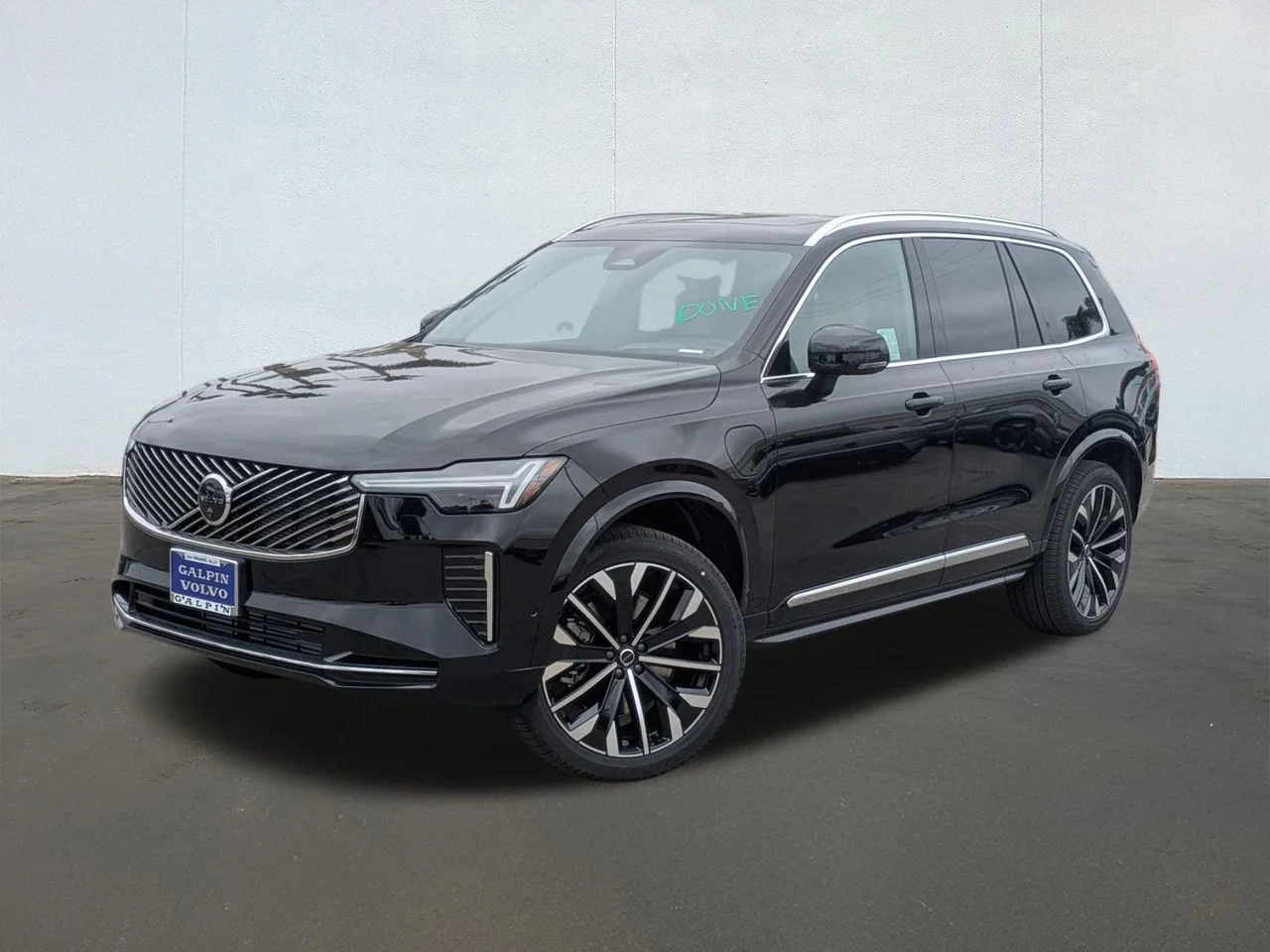 2026 Volvo XC90 T8 Recharge Ultra Bright 4WD's photo