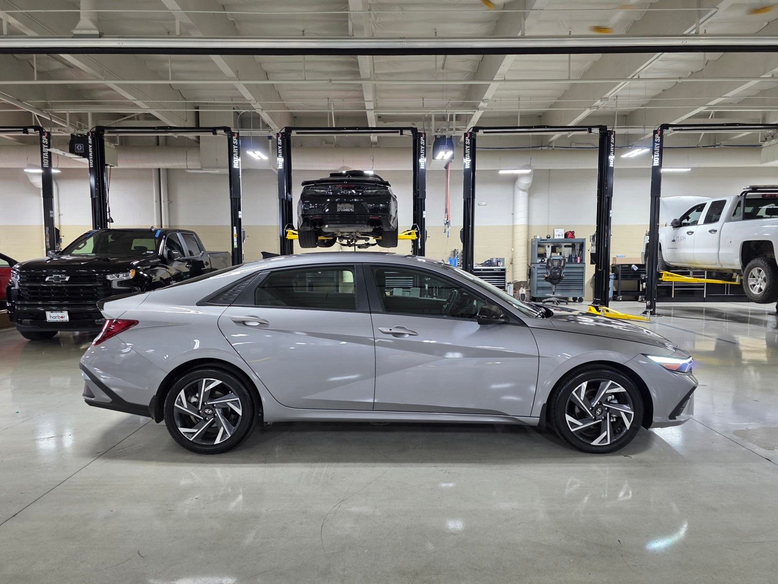 Certified Used 2025 Fluid Metal Hyundai SEL Sport image 8