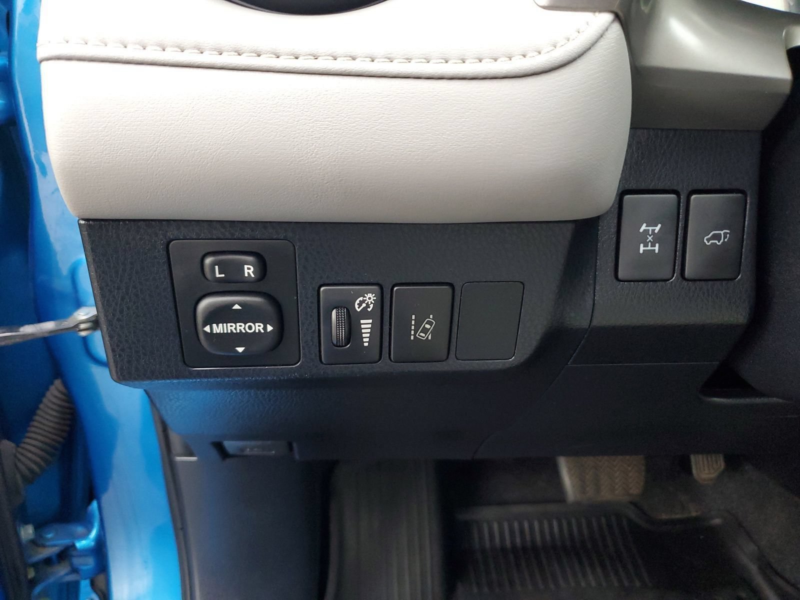 2018 Toyota RAV4 Limited - Photo 16