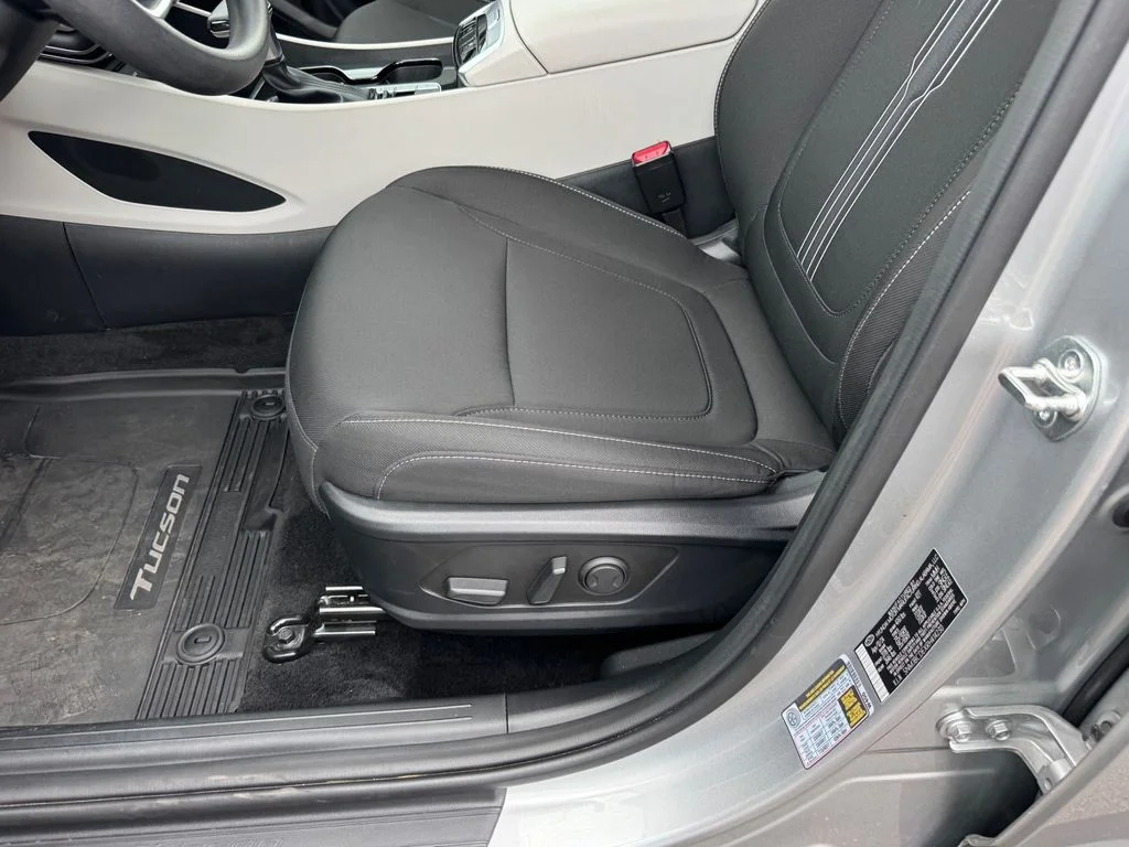 Used 2024 Silver Hyundai SEL image 8