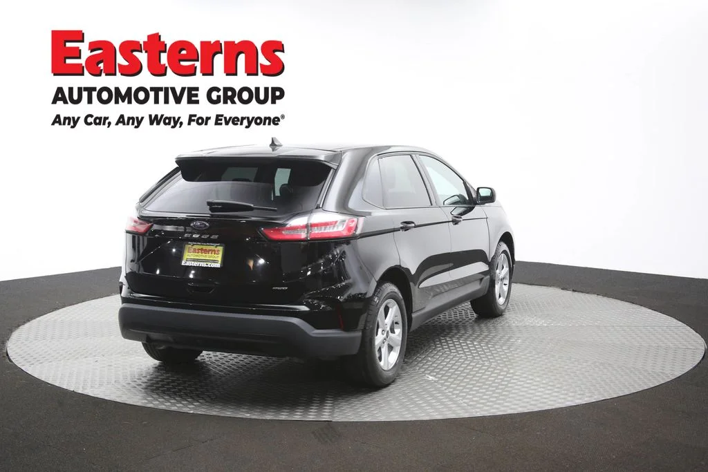 Used 2023 Black Ford SE image 38