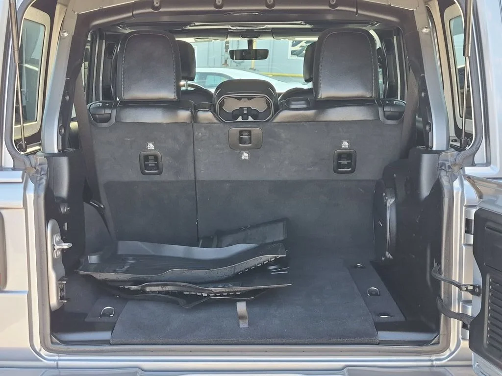 Used 2020 Silver Jeep Unlimited Sahara High Altitude image 6