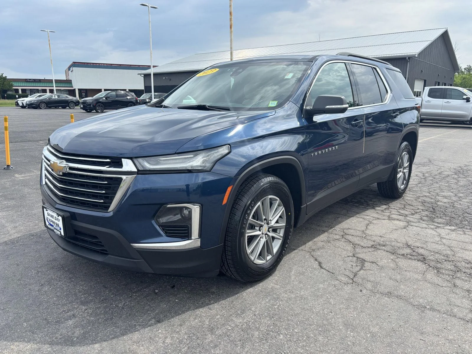 Used 2023 Northsky Blue Metallic Chevrolet LT Cloth image 3
