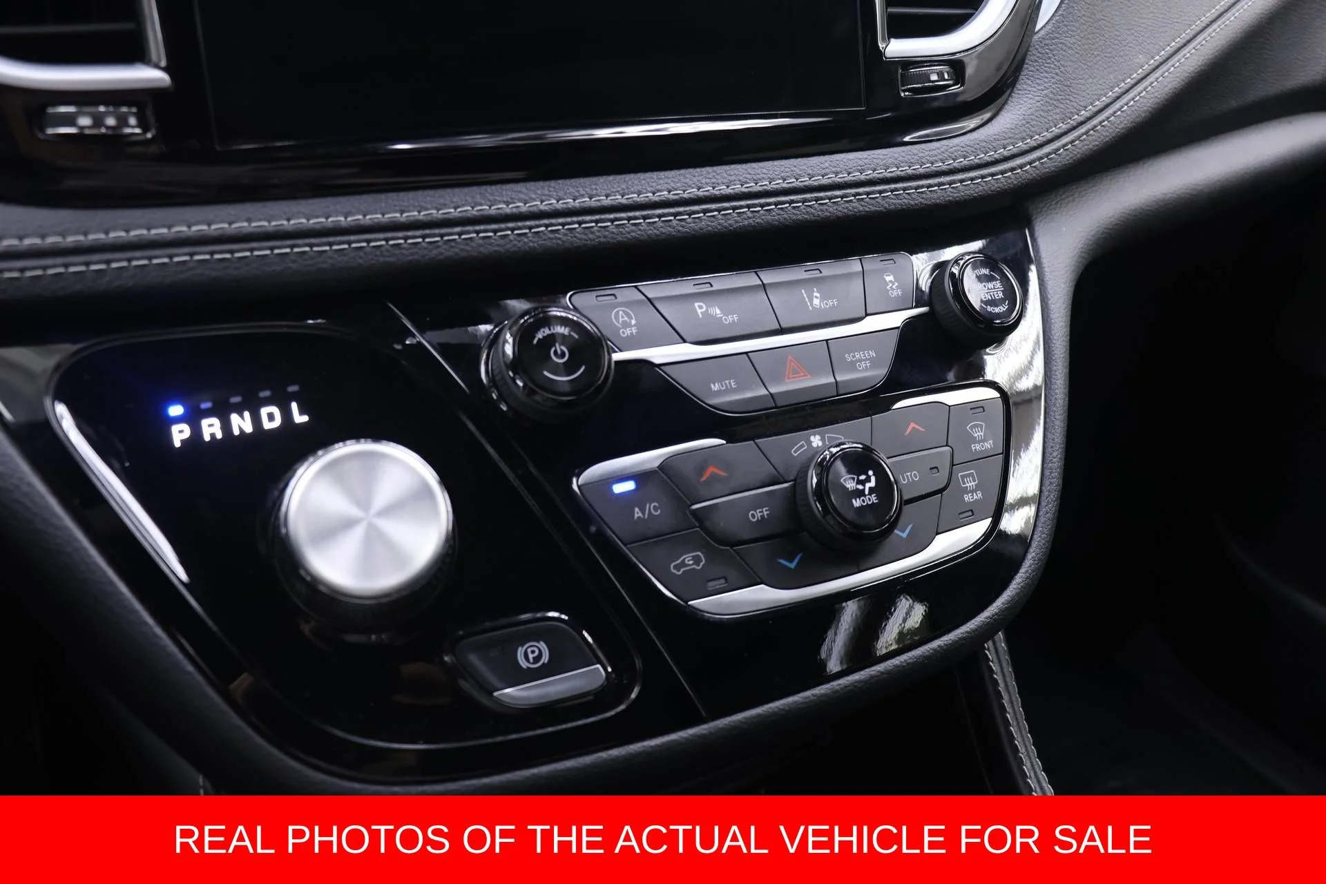 2025 Chrysler Pacifica Limited - Photo 6