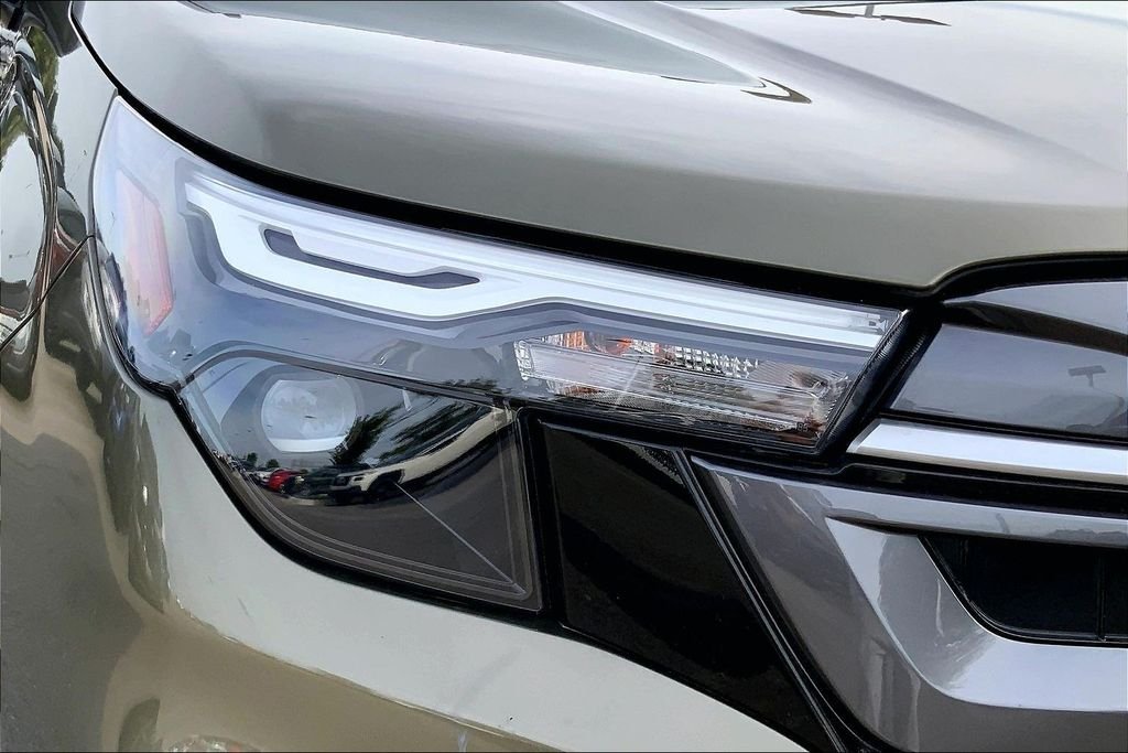 Used 2025 Green Subaru Premium image 31
