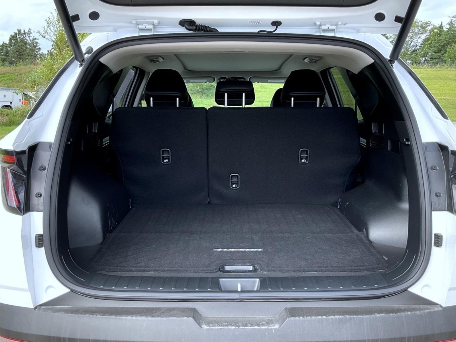 Used 2024 White Hyundai SEL Convenience image 22