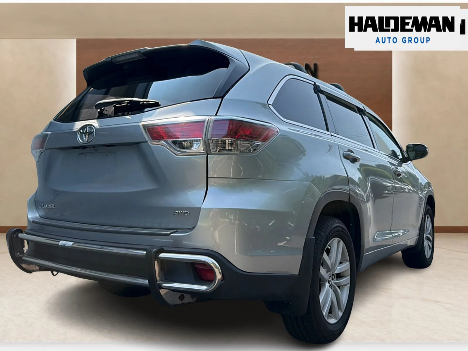 Used 2016  Toyota  image 4