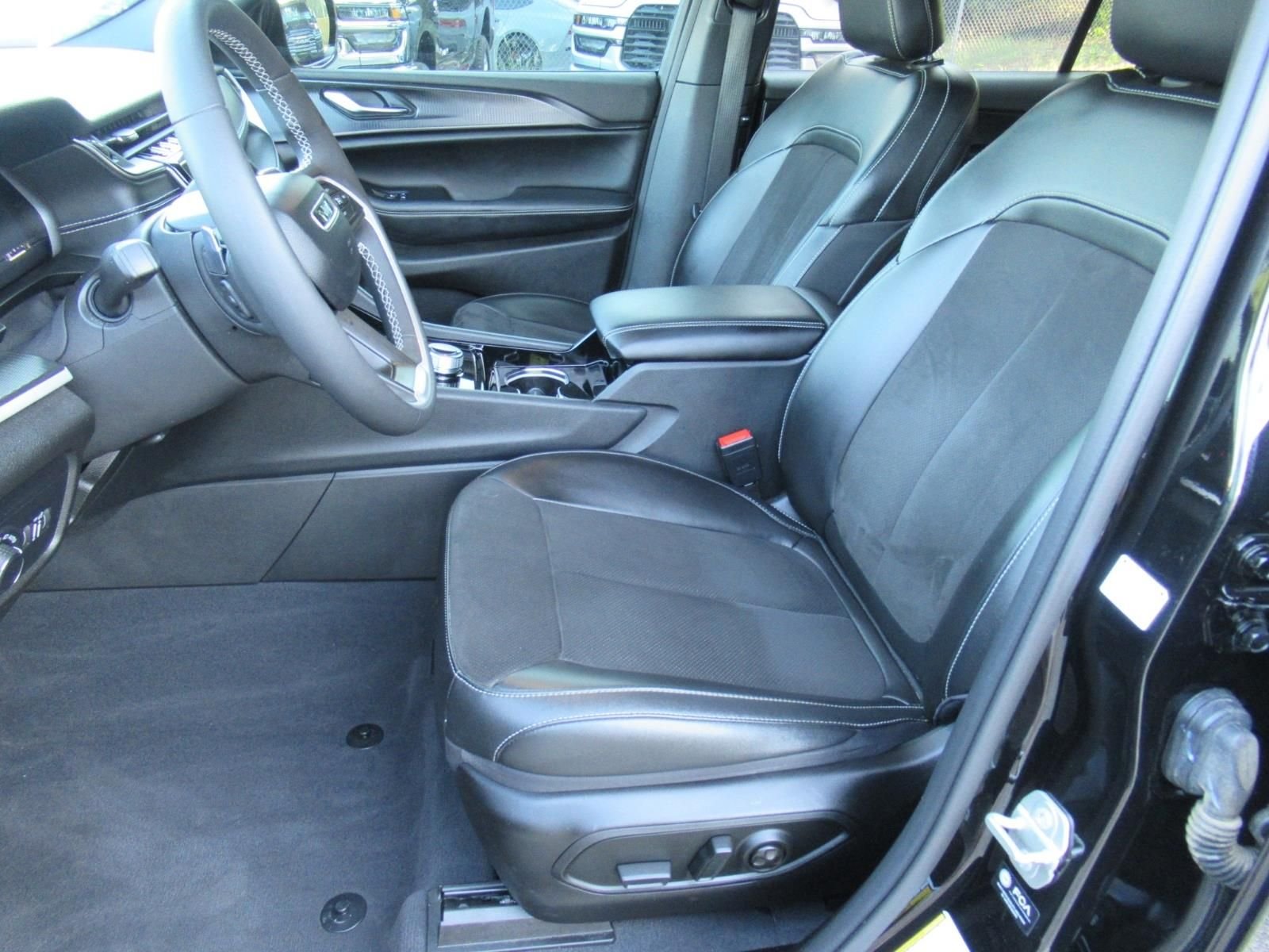Used 2023 Black Jeep Altitude X image 16