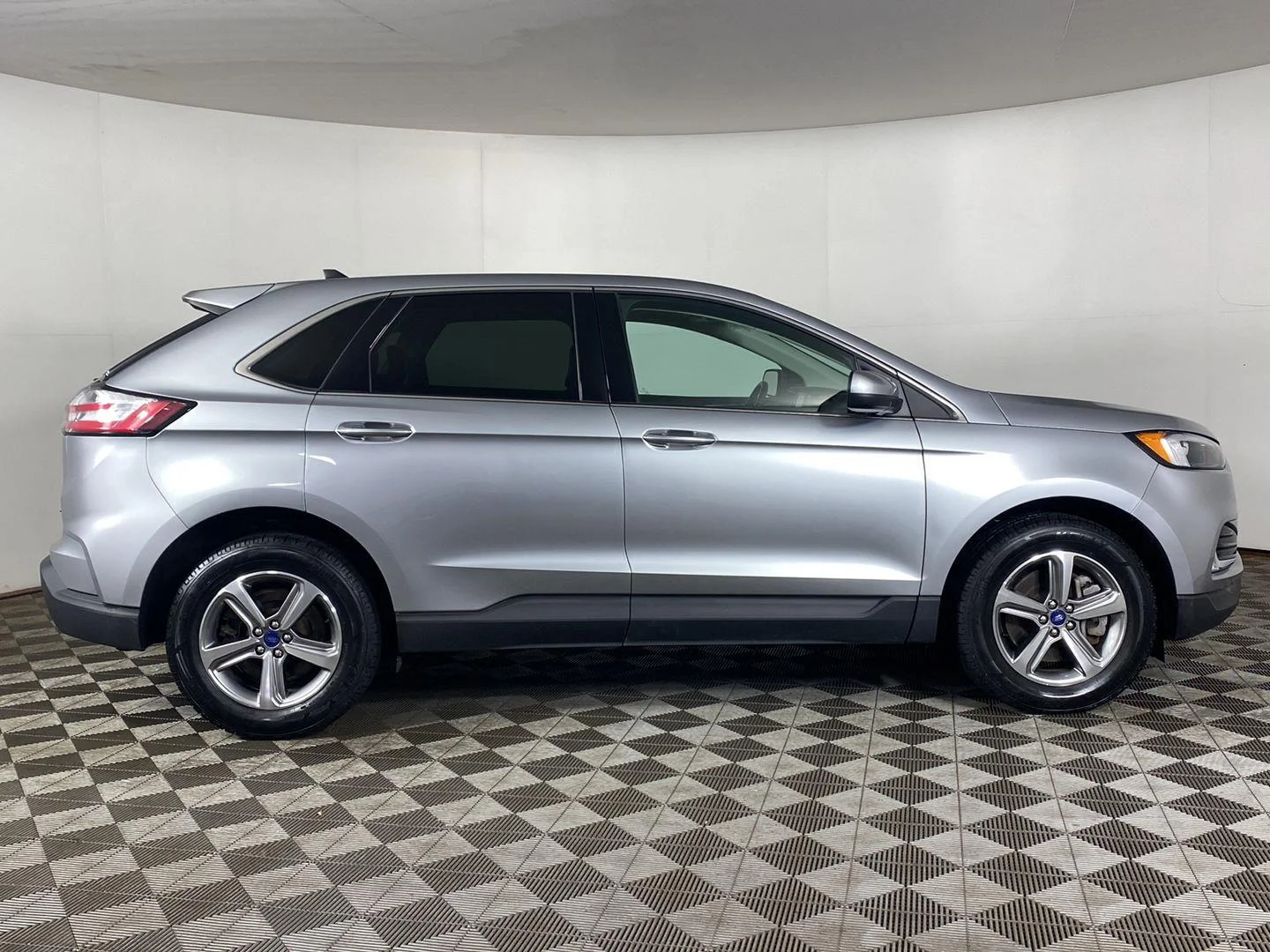 Used 2022 Iconic Silver Ford SEL image 23
